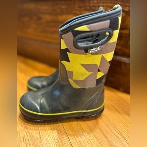 Bogs green geometric Size 3